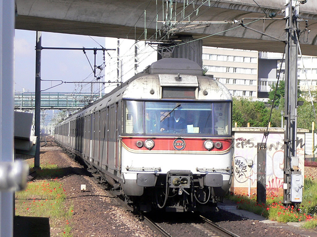 RER (快速地下鉄) / RER 4