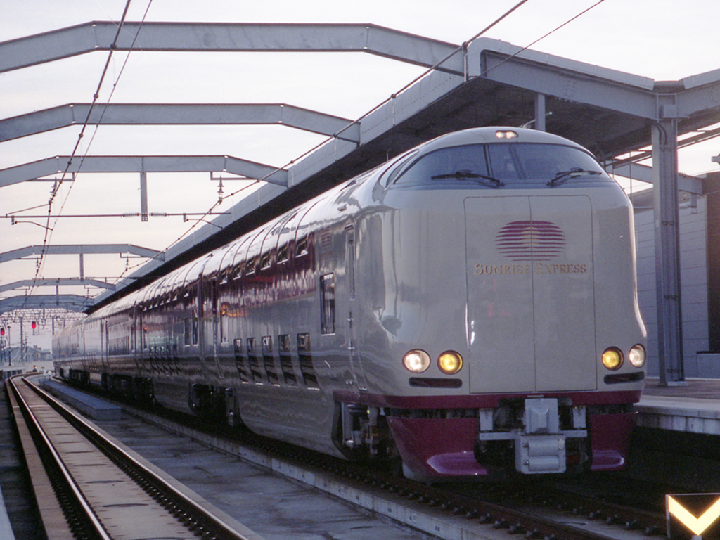JR 285系 サンライズ / Sunrise Express (EMU 285) 3