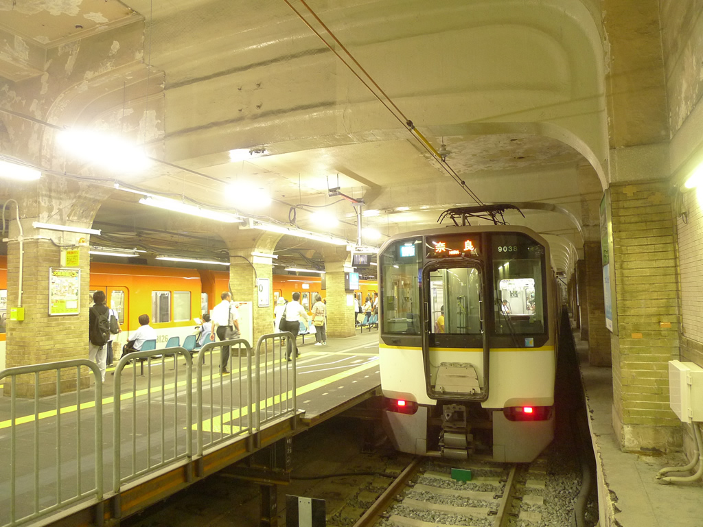 改装中の阪神三宮 / Sannomiya, 2011 1
