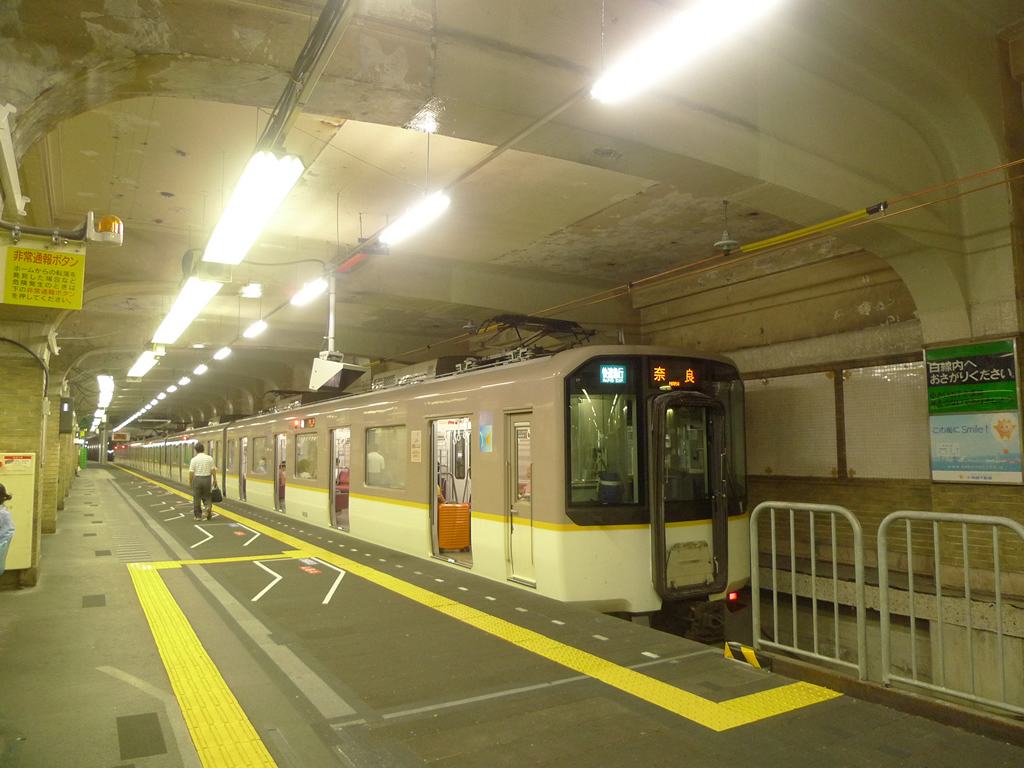 改装中の阪神三宮 / Sannomiya, 2011 2