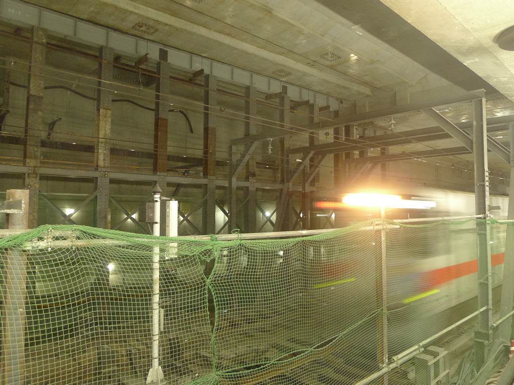 改装中の阪神三宮 / Sannomiya, 2011 7