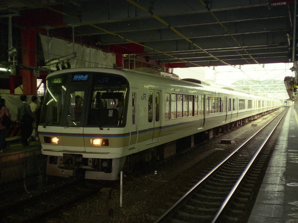 JR西日本 221系 / EMU Series 221 8