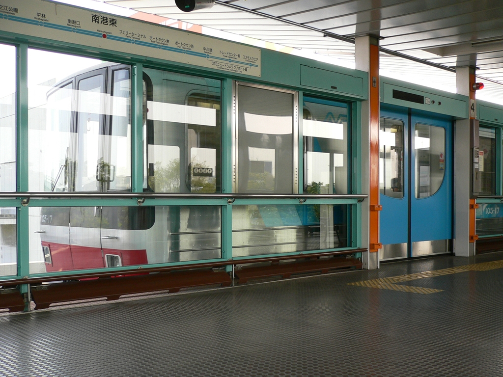 ニュートラム / Newtram in Osaka 4