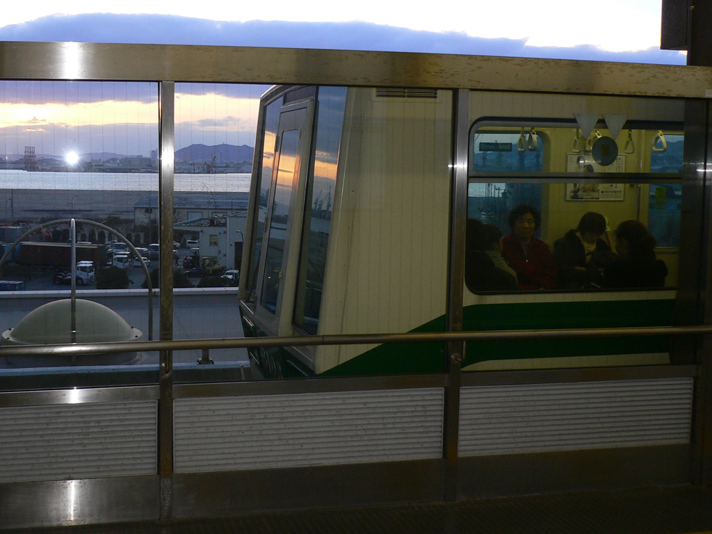 ポートライナー8000系 / Port Liner Type 8000 9