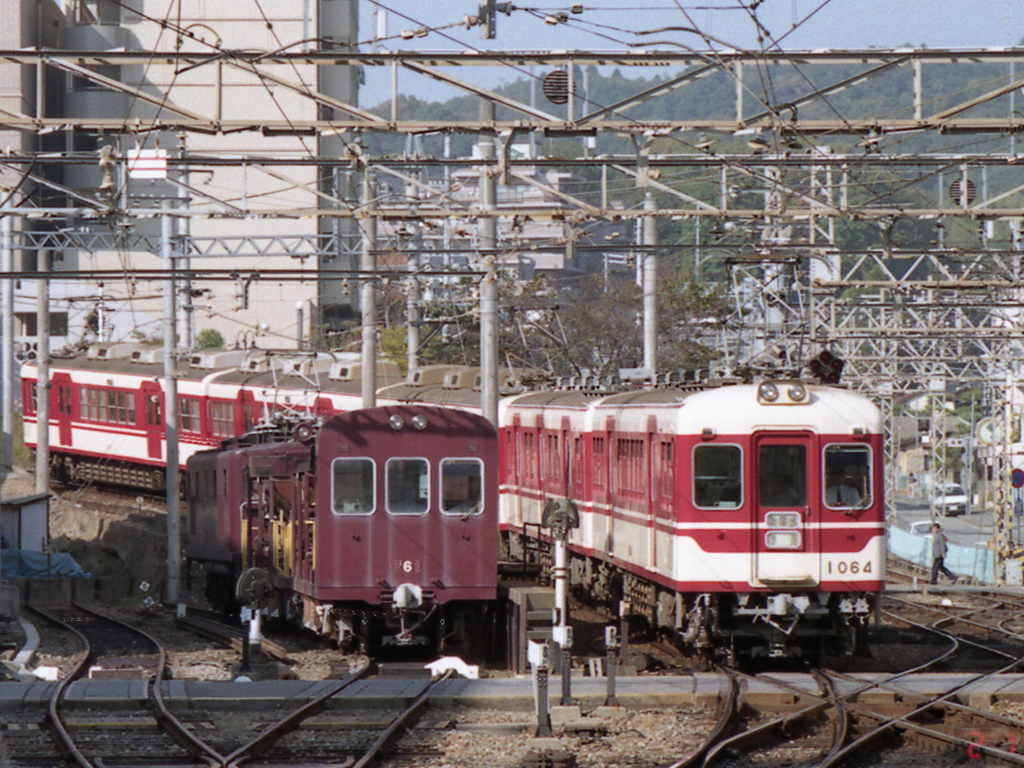 神鉄1000系二扉車 / Shintetsu Series 1100 4