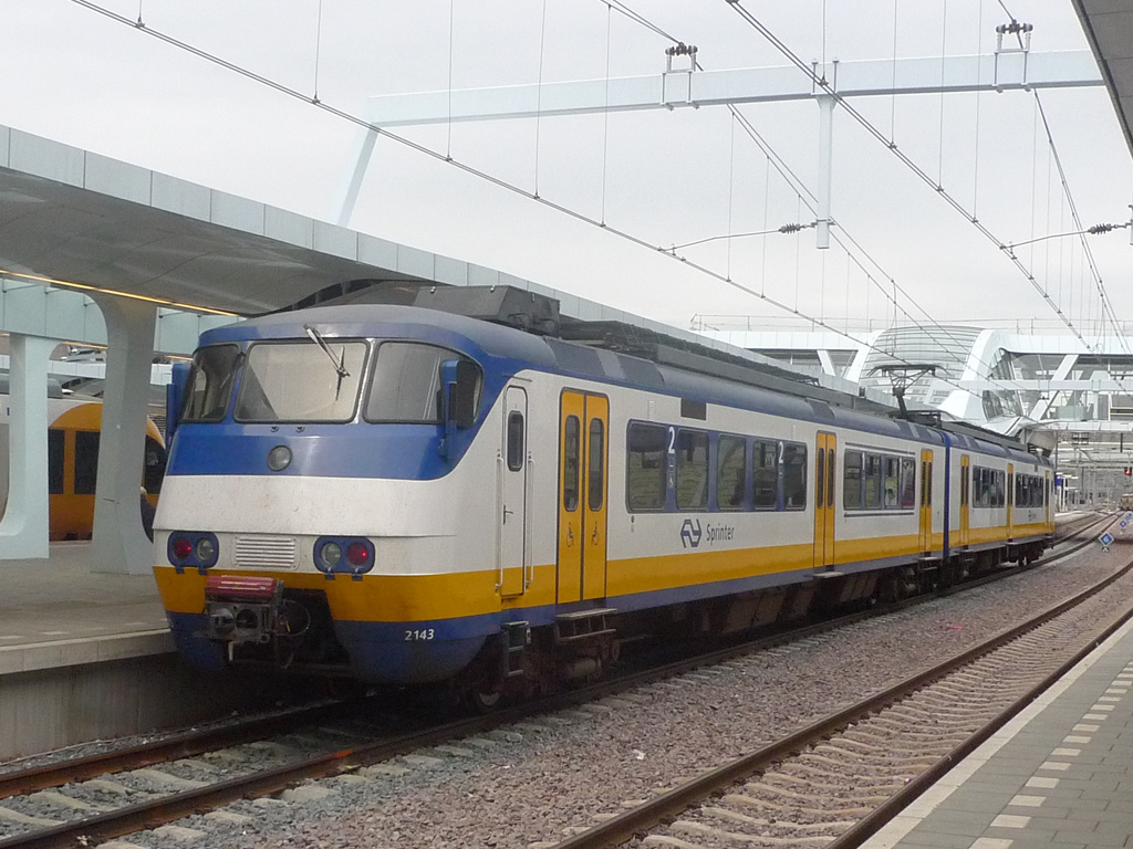 NS SLT 形電車 / NS EMU SLT 9