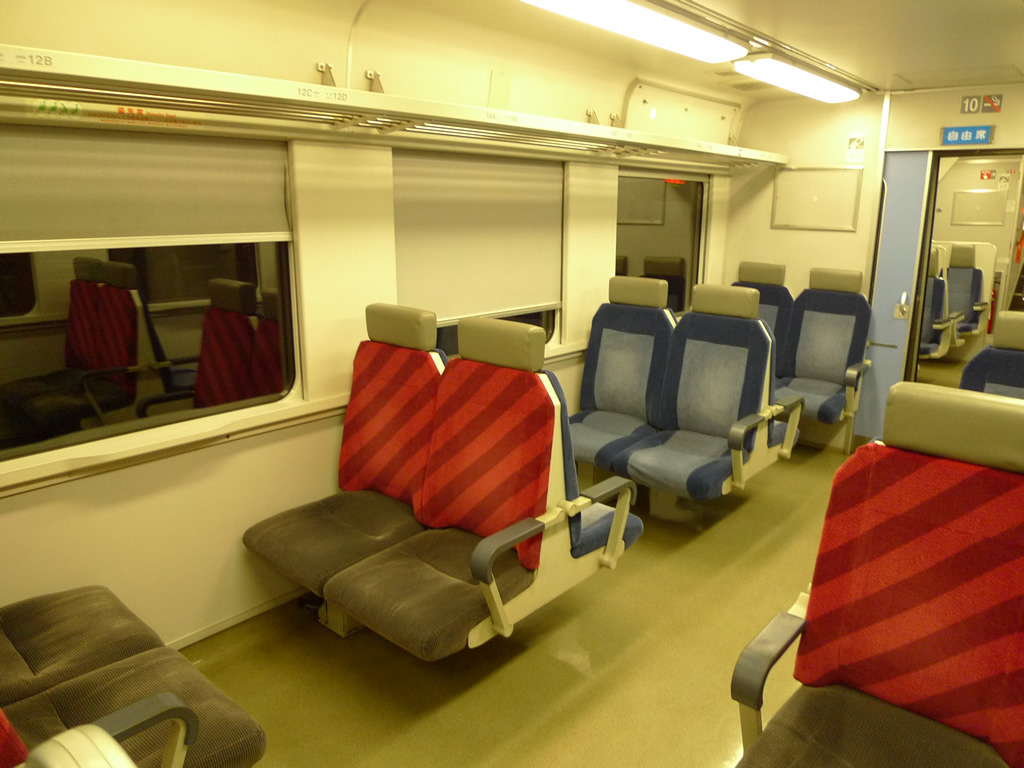 215系 湘南ライナー / EMU Series 215 14