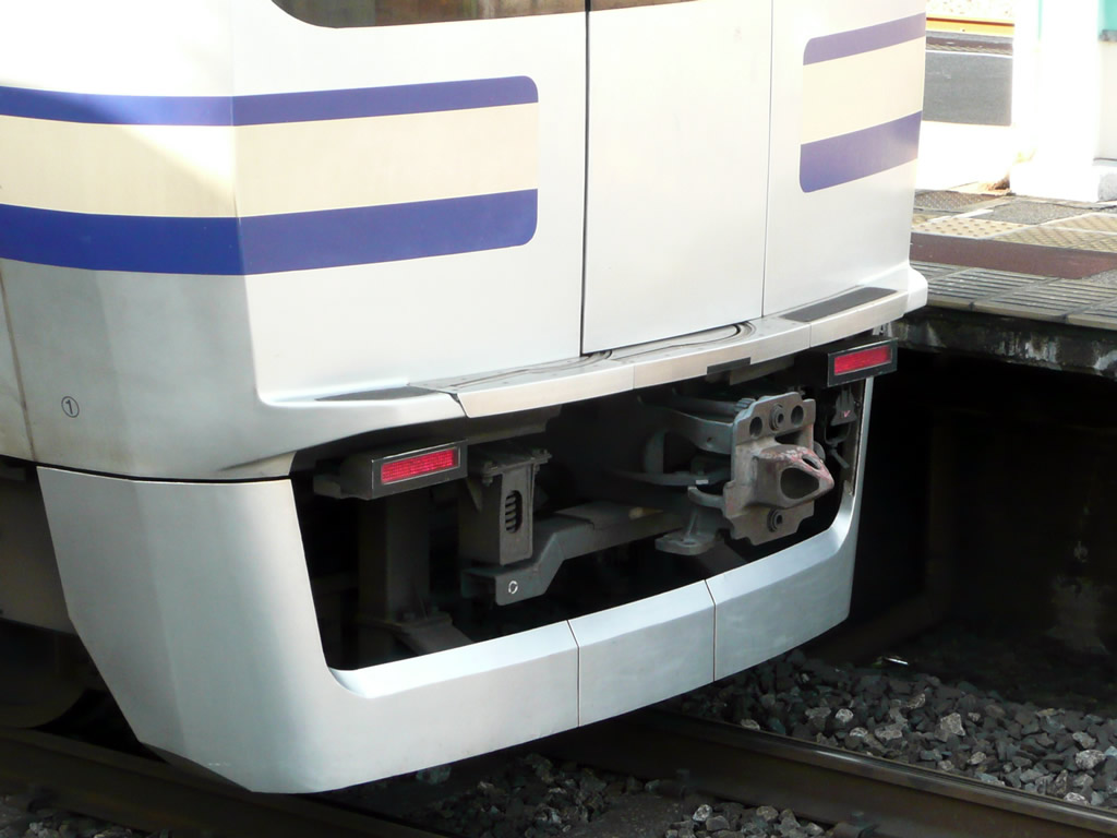 E217系 / Every train set contains two double-decker special stock called `Green Car'. It provides better accomodation, requring extra charges. 13