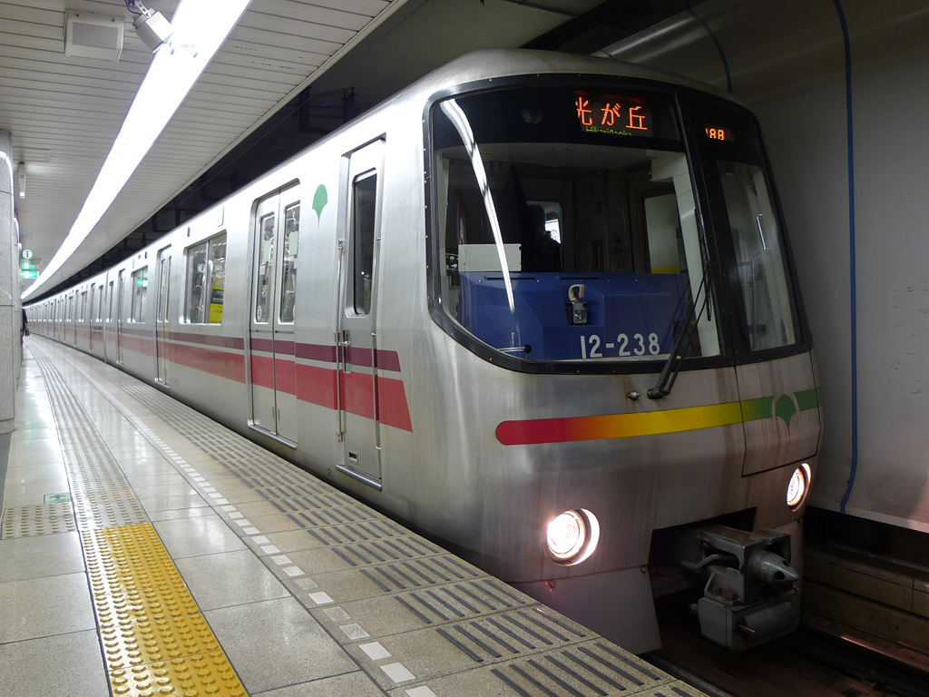 都営大江戸線 12-000系