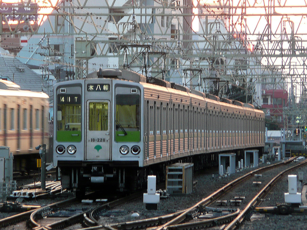 都営新宿線 10-000系